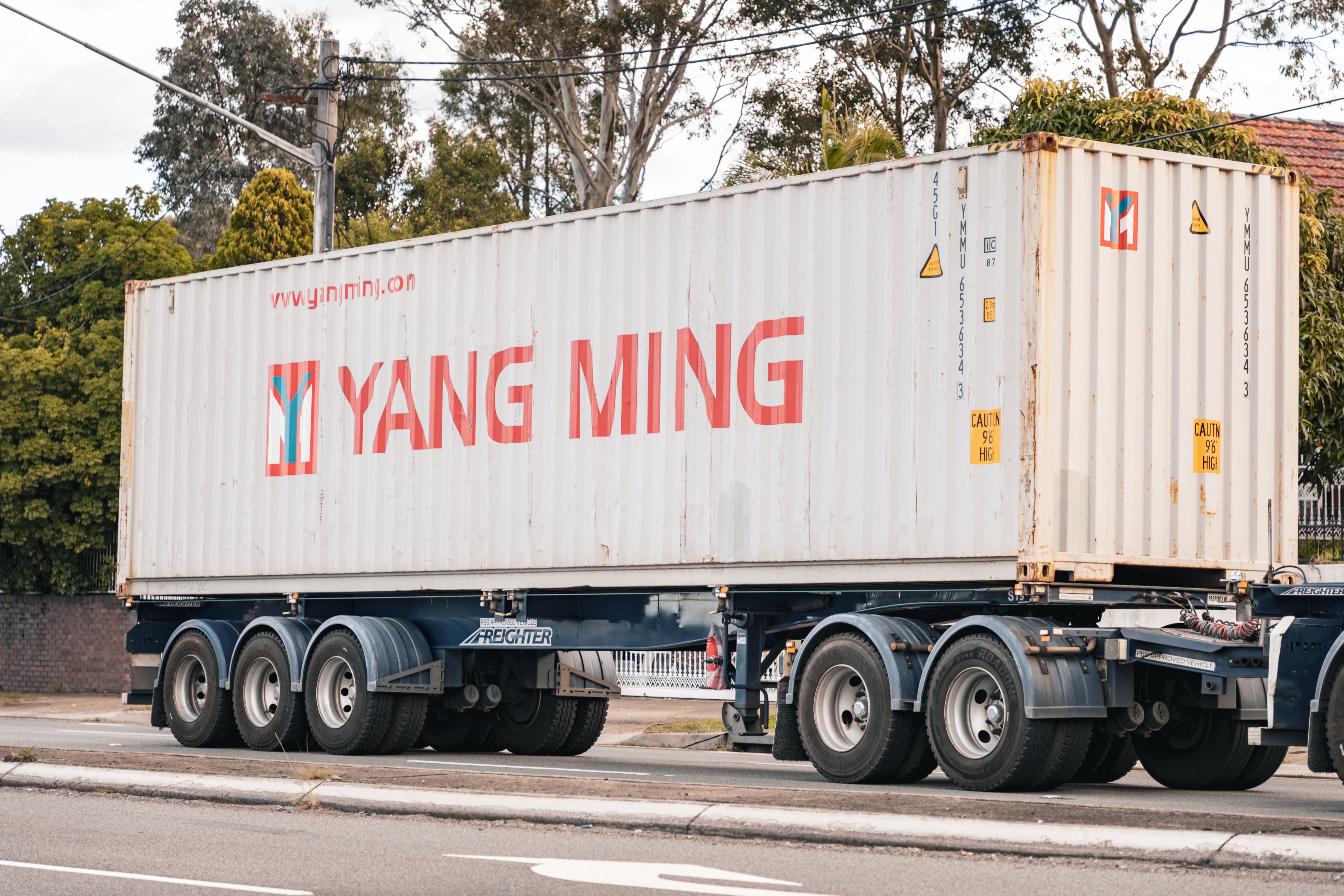Truck for nationwide road freight transport